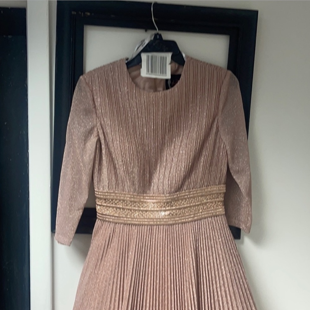 NWT MAC DUGGAL PLEATED DRESS - Picture 4 of 4